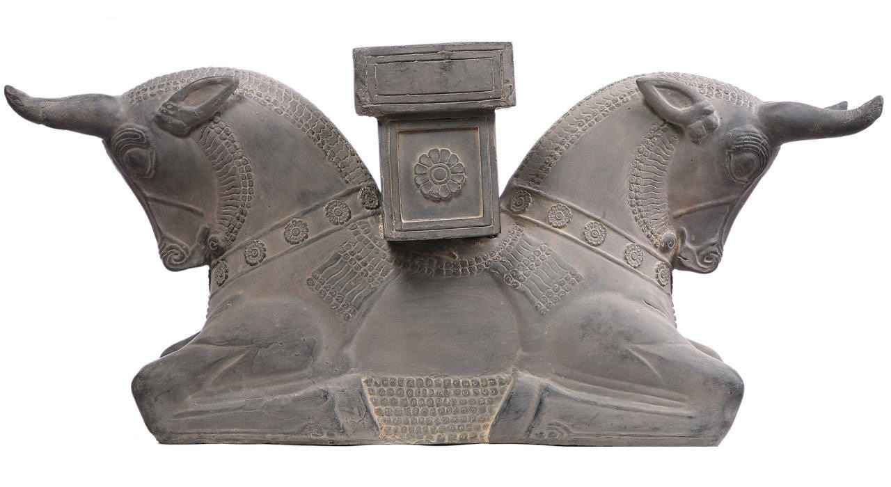 تمثال أعمدة برسبوليس التاريخية: أسد ونسر وبقرة