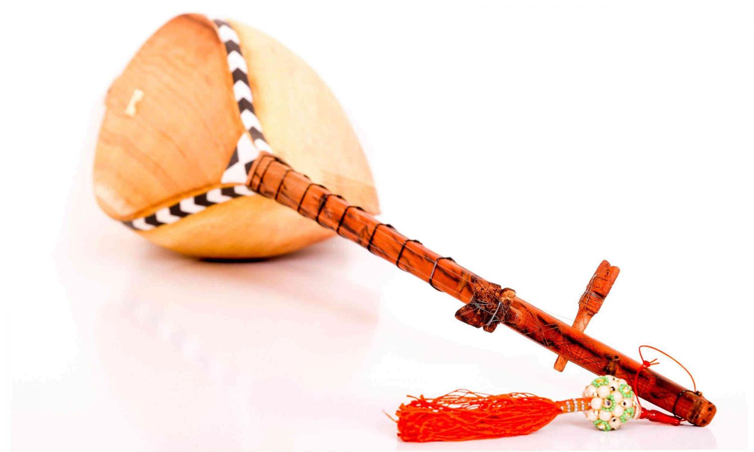 آلـة الدُتار الإيراني من صناعة بخشنده، موديل زينات21