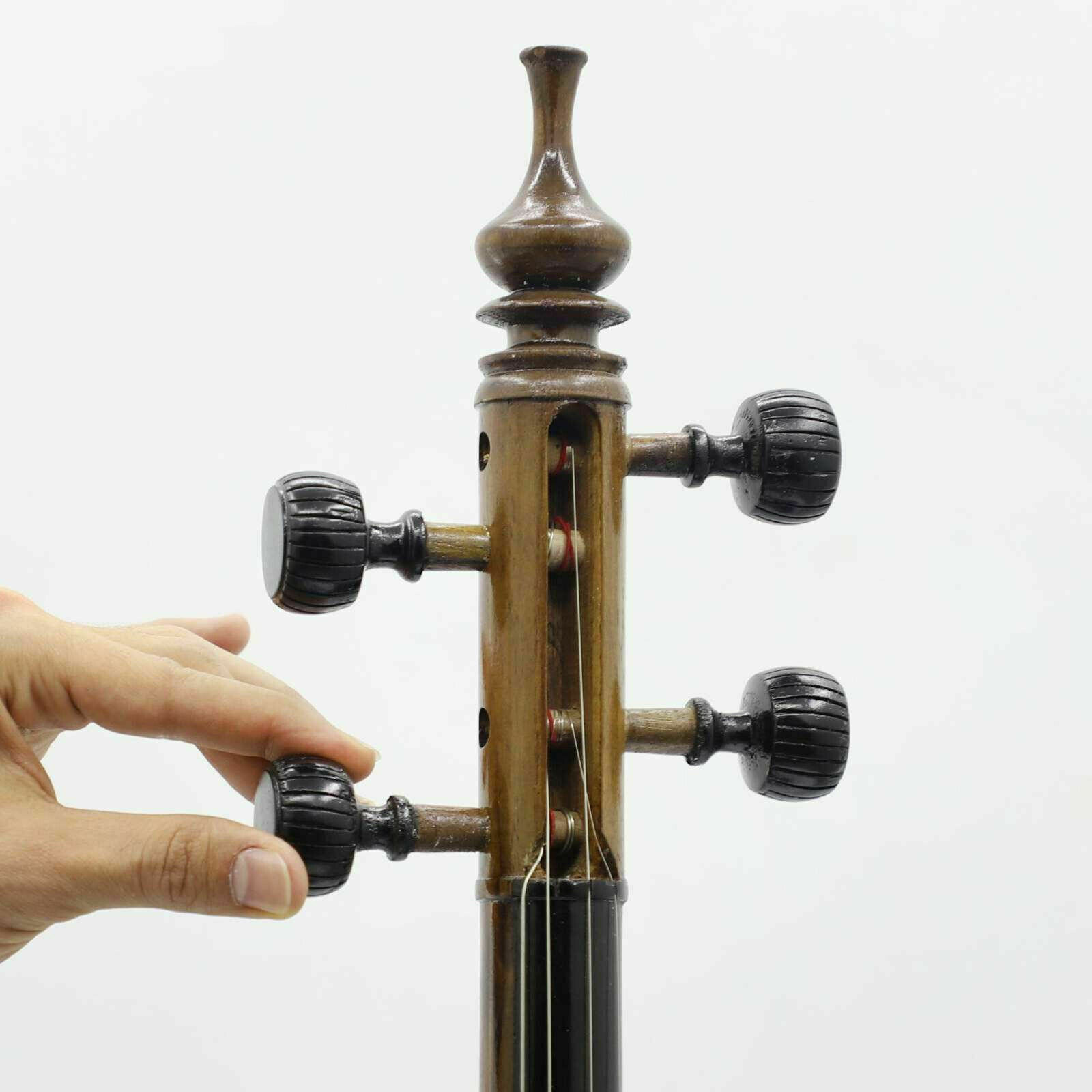 الكمانجة الإيرانية من صنع نورعلي زاده