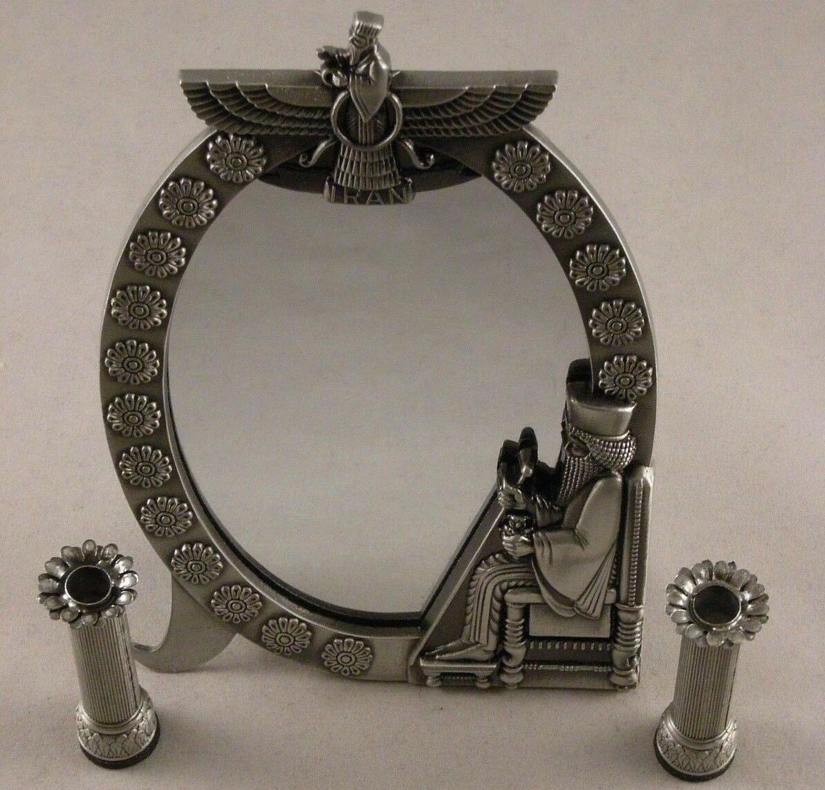 مجموعة مرآة وشمعدانات إيرانية بتصميم الأخميني وفروهر