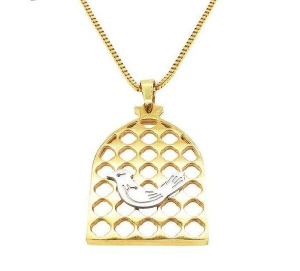 قلادة فولاذية إيرانية بتصميم مينيماليستي مورغ أمين