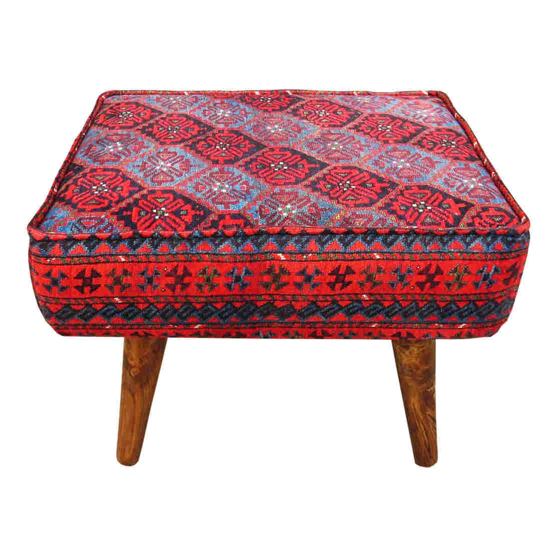 مقعد قدم تقليدي من المخمل مستوحى من الفن الإيراني – أنيق
