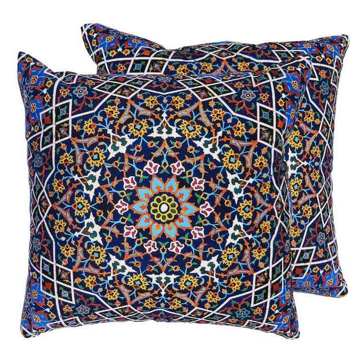 مقعد قدم من الفيلفت الاستوائي مع طقم من وسادتين مستوحى من الفن الإيراني