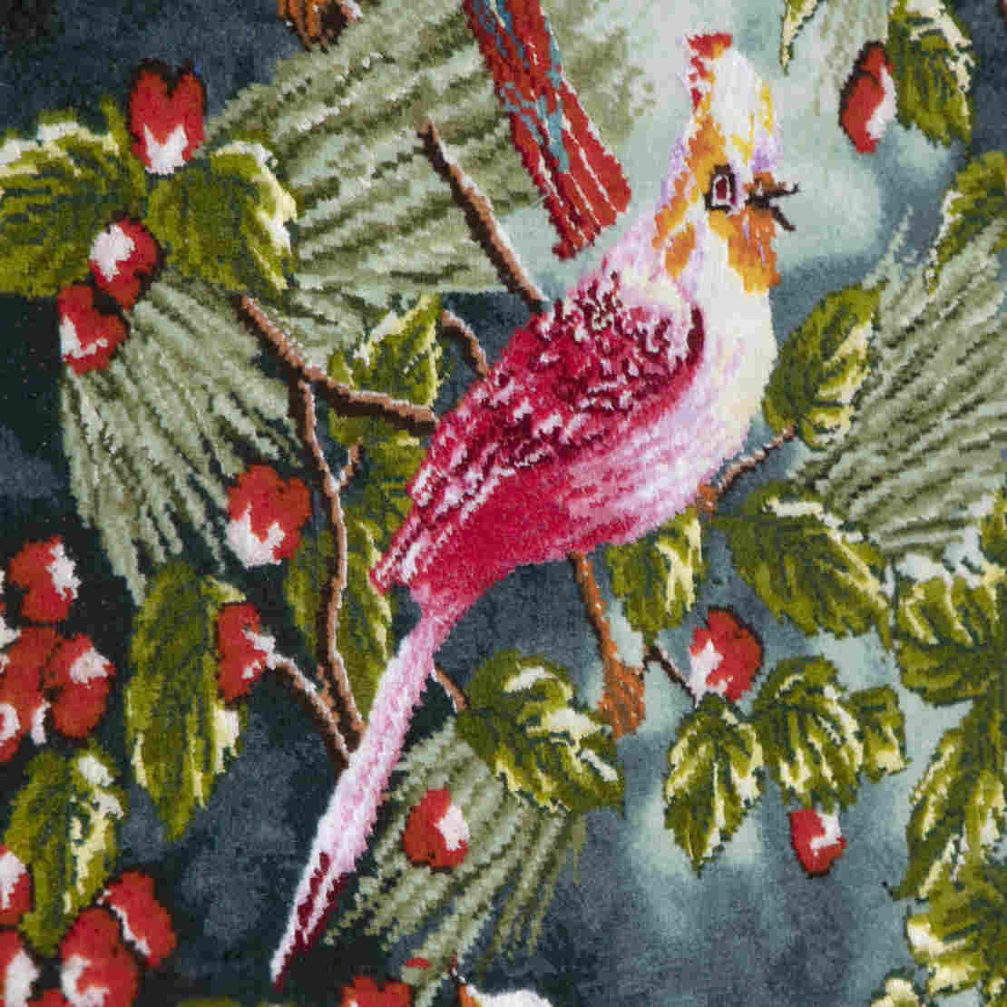 سجادة إيرانية تصويرية محبوكة يدويًا من تبريز تصور طيور حمراء