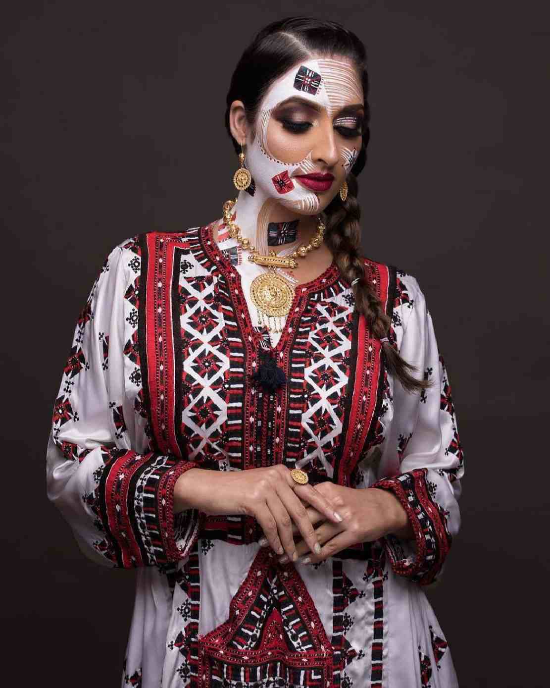 لوحة فستان بلوشية مطرزة يدوياً – GL