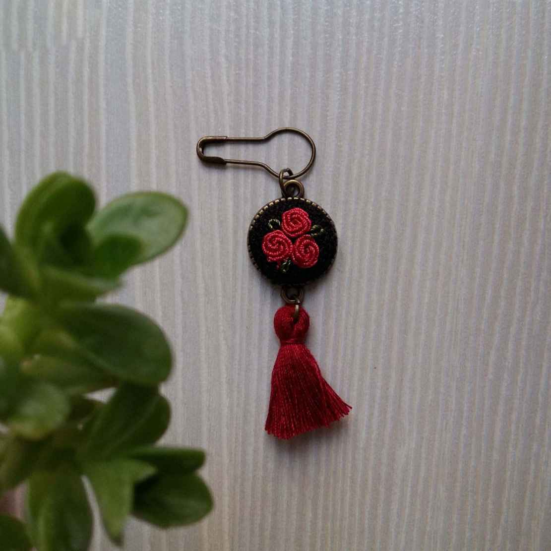 دبوس بروش مطرز – طراز زهرة حمراء