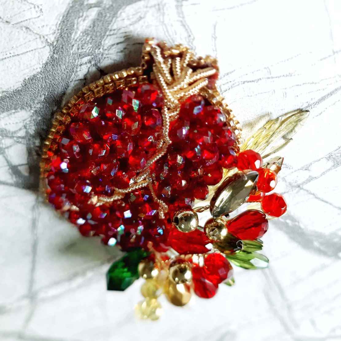 بروش رمان – رمزي وأنيق