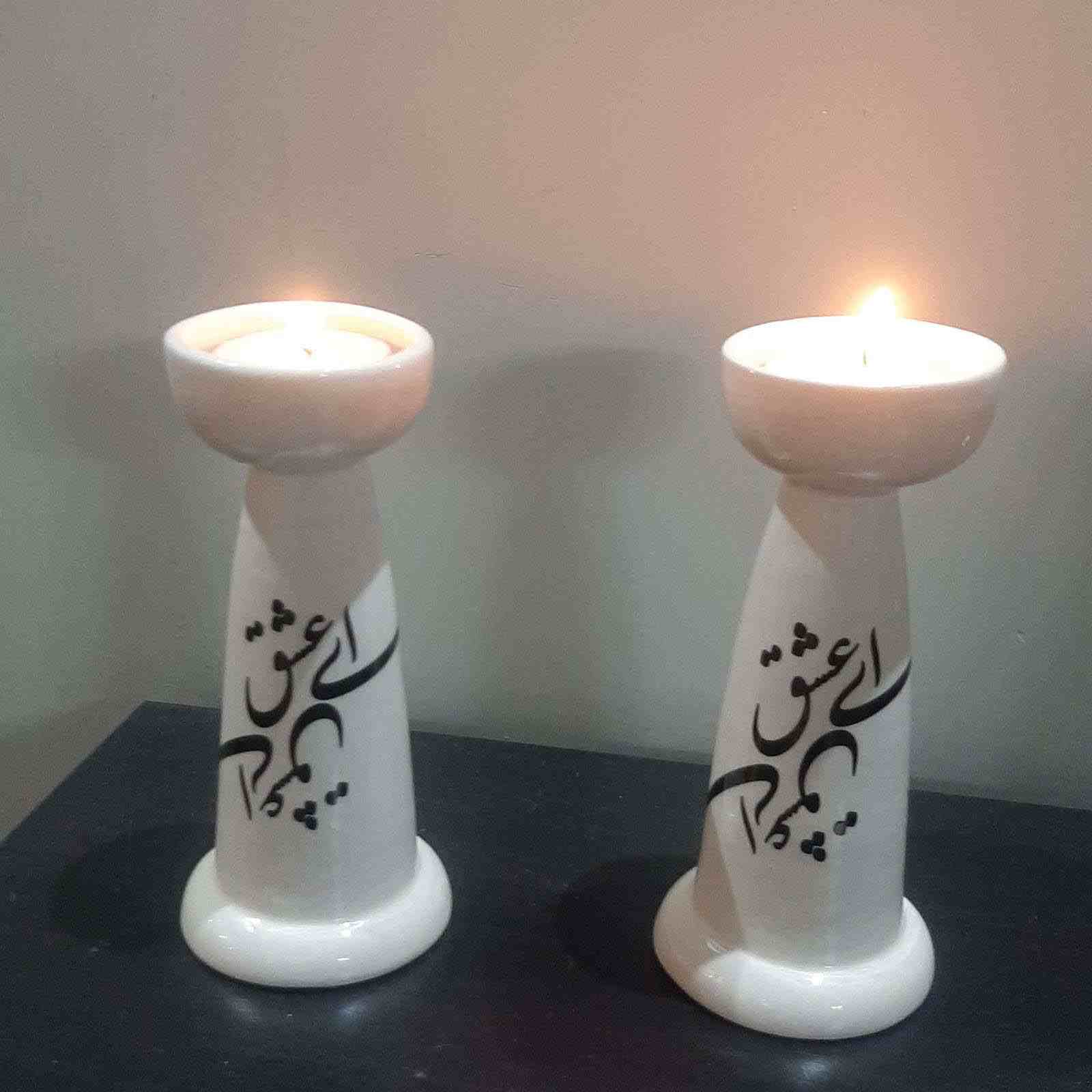 شمعدان سيراميك إيراني بنمط خط الماشق الفارسي