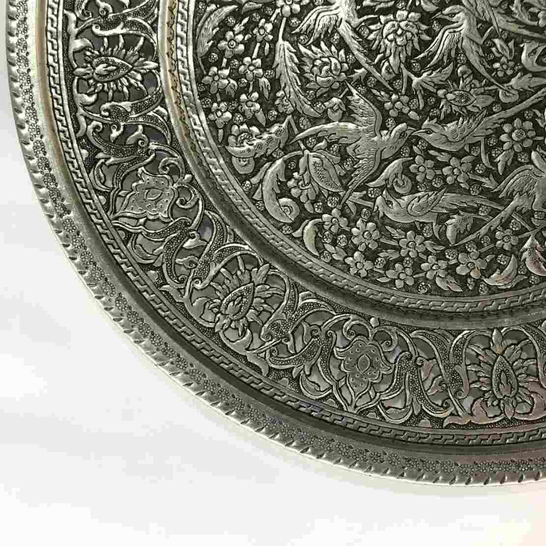 صينية نحاسية زخرفية محفورة يدويًا بزهرة إيرانية تقليدية