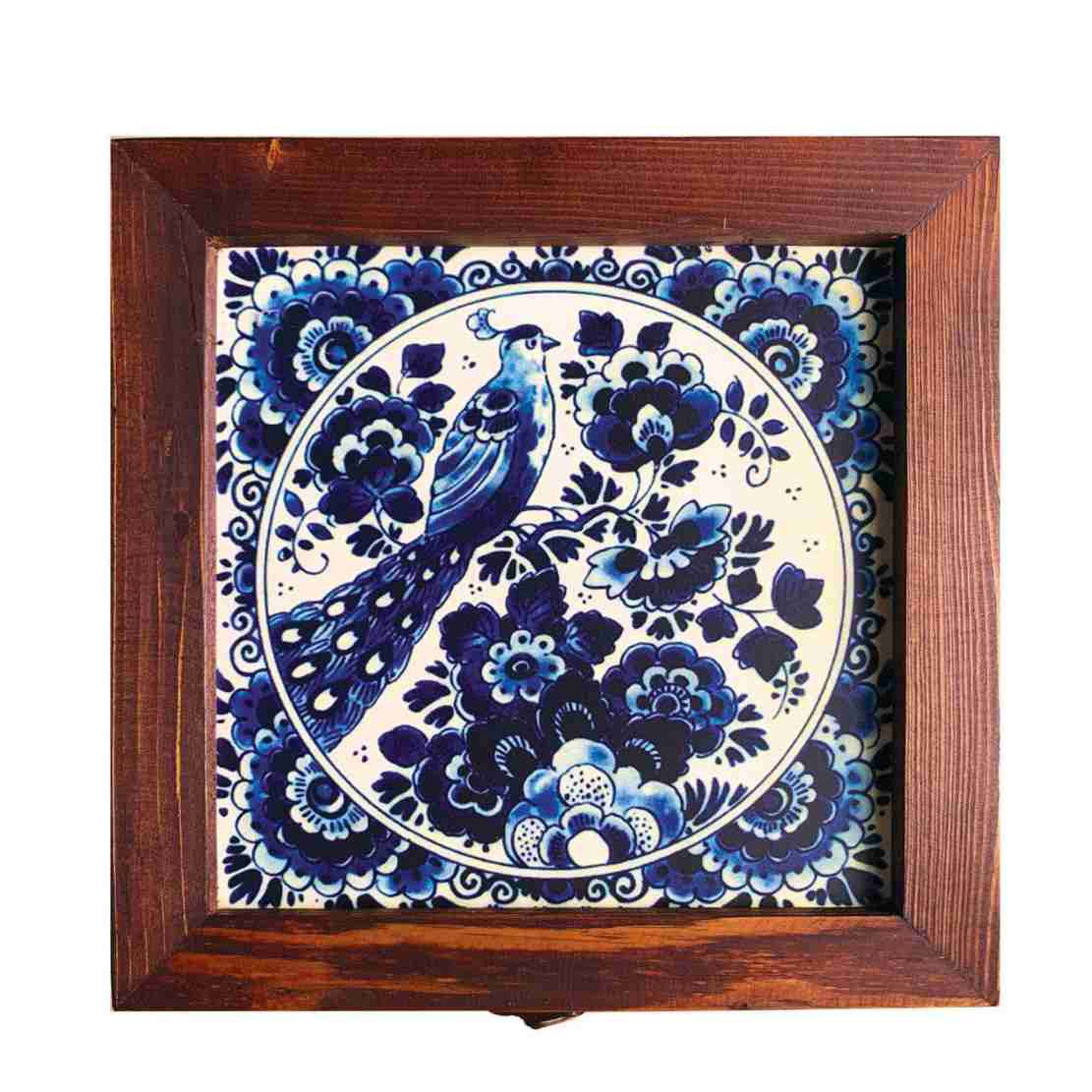 صندوق خشبي لهدايا مع نمط مستوحى من إيران وطائر