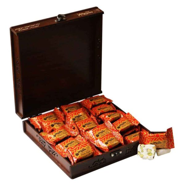 من السما إيراني: فستق – نوجا تقليدية مع ماء الورد