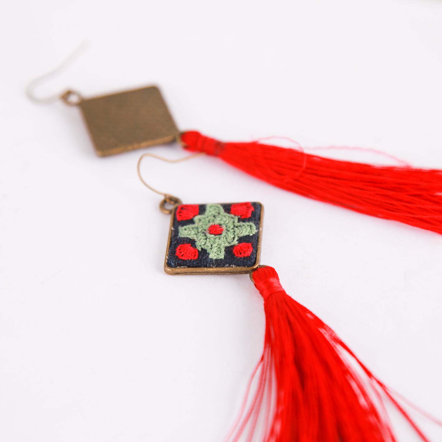 أقراط إيرانية مطرزة بديكورات بالوشي تقليدية سوزاني نورا