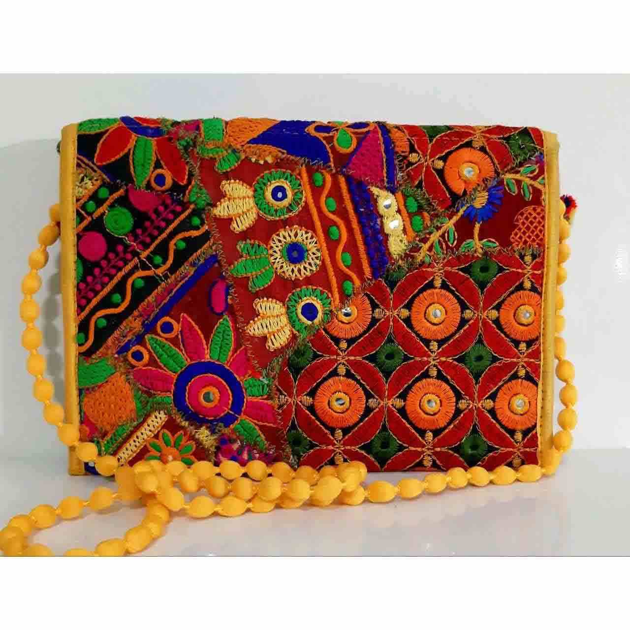 حقيبة يد صغيرة مخمل مطرزة بدوائر زهرية