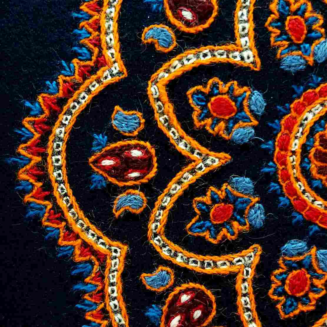 جداري مزخرف بالتطريز الإيراني – فن نسيج زهور تورنج