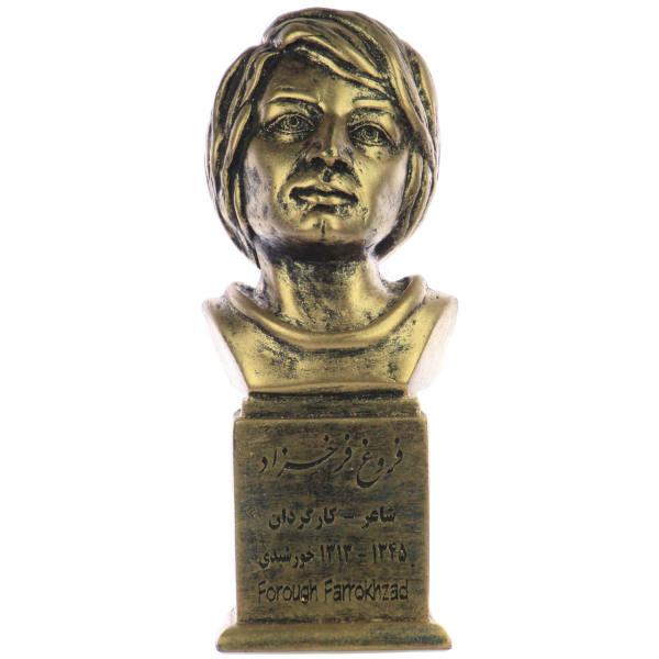 تمثال نصفي فروغ فرخزاد – شاعرة ومخرجة إيرانية