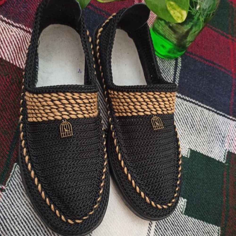 حذاء جيوة الإيراني – أحذية يدوية الصنع وقابلة للتنفس بتصميم كلاسيكي أسود