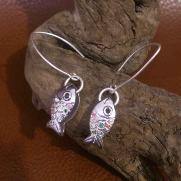 أقراط فضية إيرانية بنموذج ماهي