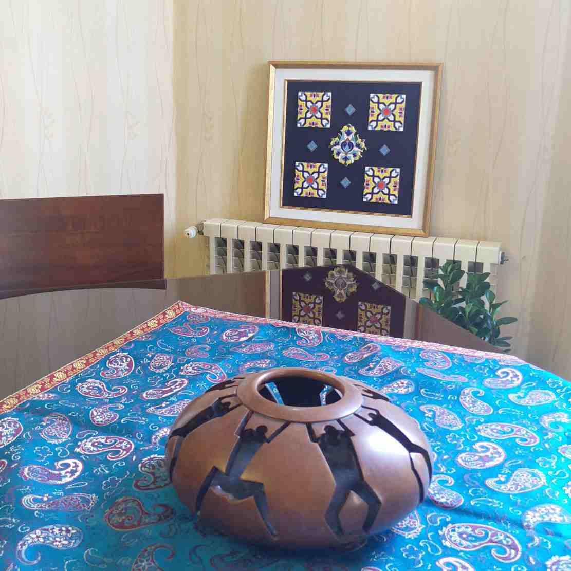 بلاط إيراني مزخرف بإطار – شاه عباسي