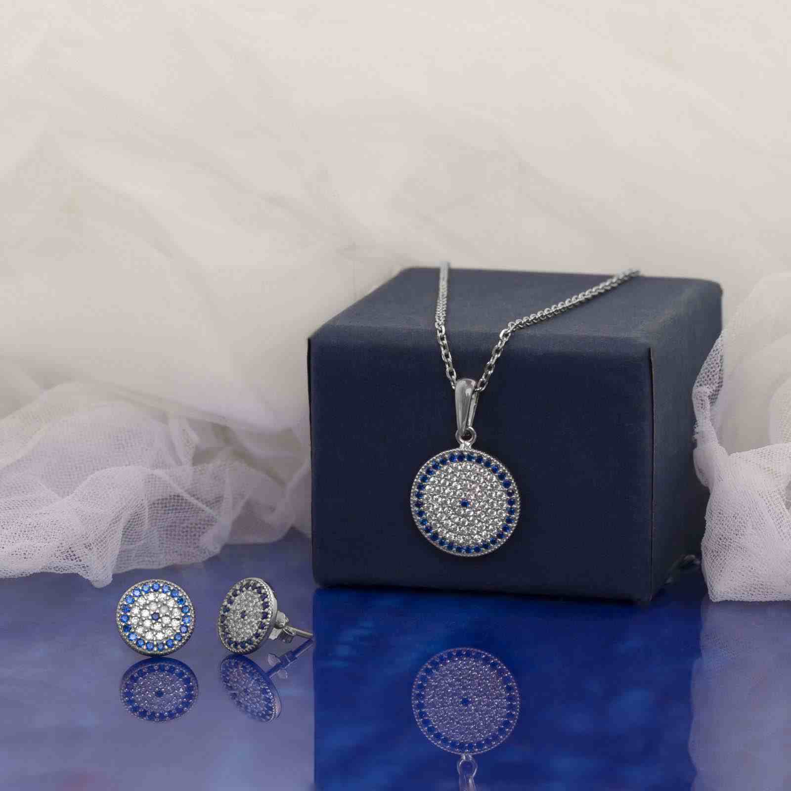 مجموعة من قلادة وأقراط فضية موديل عين الناز