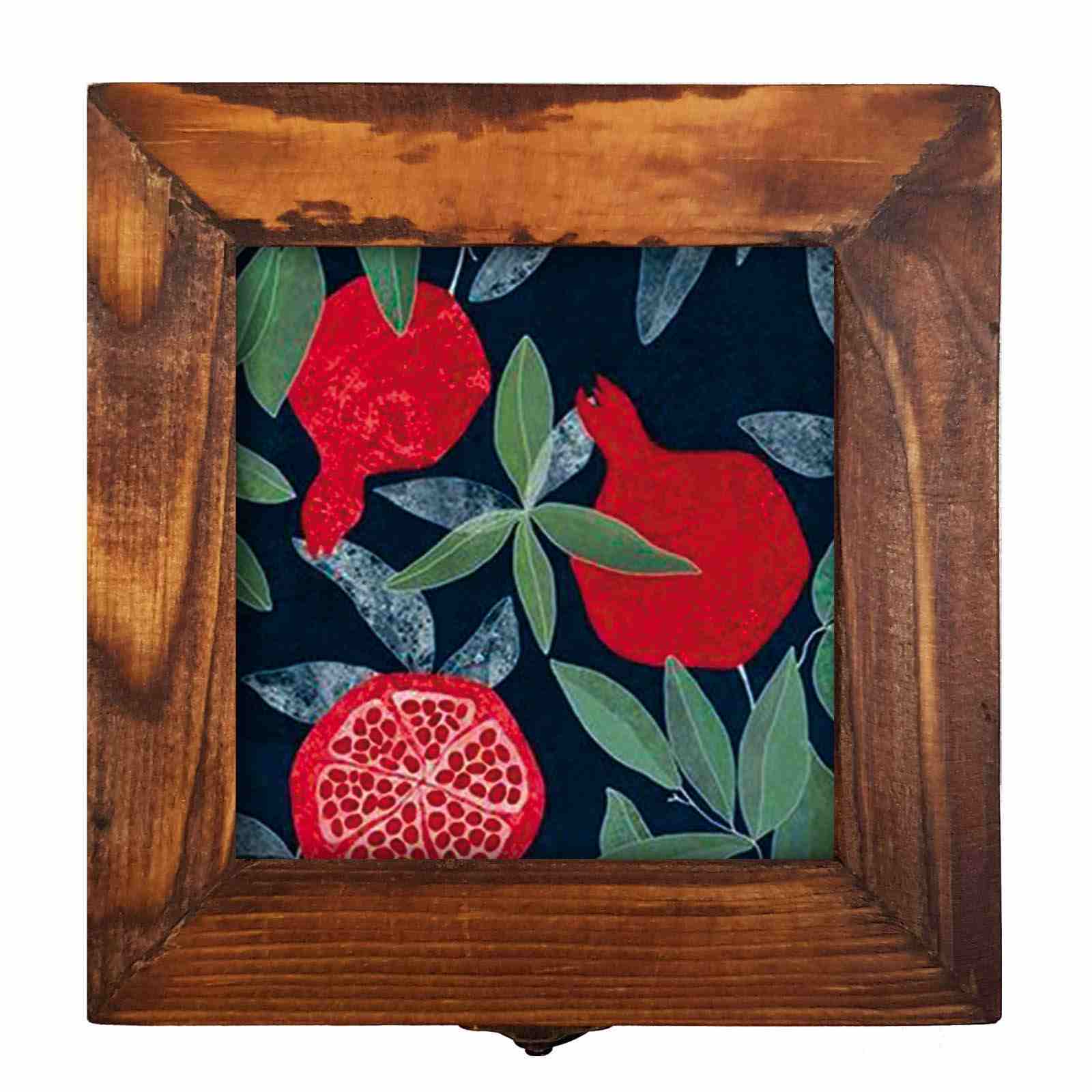 صندوق خشبي لهدايا مع نمط مستوحى من إيران ورمان