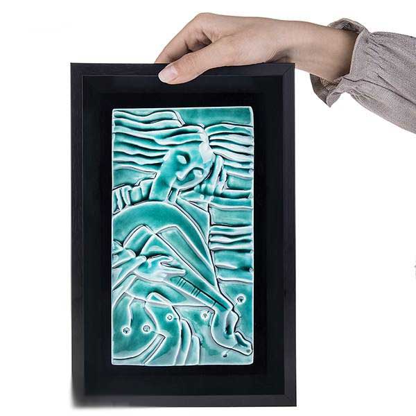 نموذج فني خزفي إيراني زخرفي – عازف العود