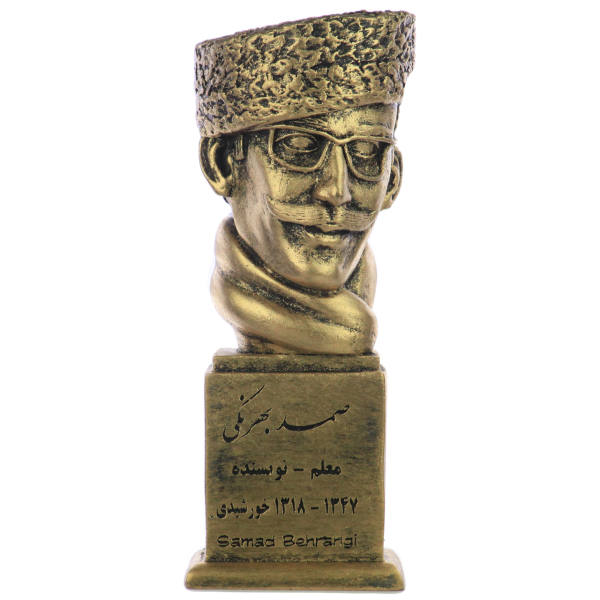 تمثال نصفي صمد بهرنگي – معلم وناشط اجتماعي إيراني