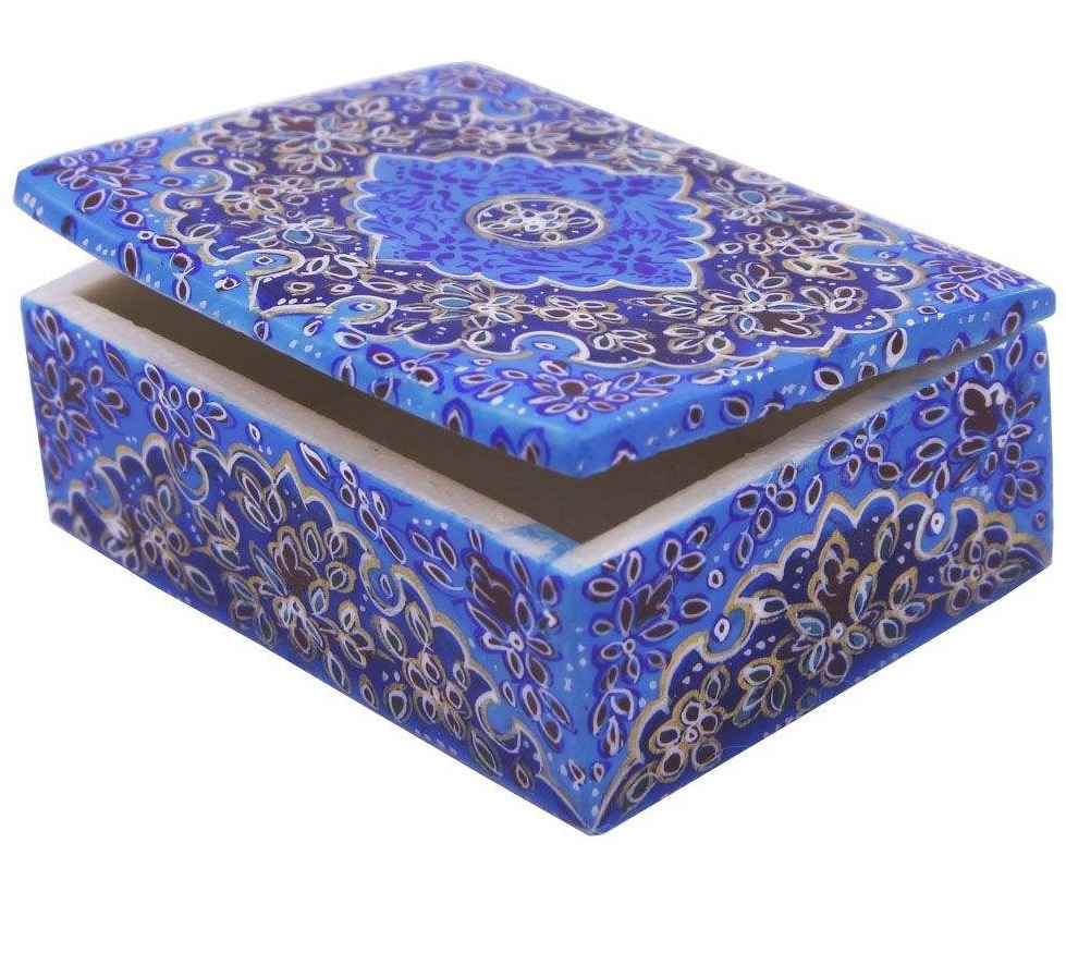 صندوق مجوهرات مصنوع يدويًا من العظم بنقشة تذهيب مستوحاة من الفن الإيراني