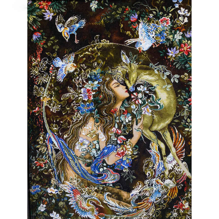 سجادة حائط إيرانية مصنوعة يدوياً من تبريز تصوّر فسيفساء الطبيعة.