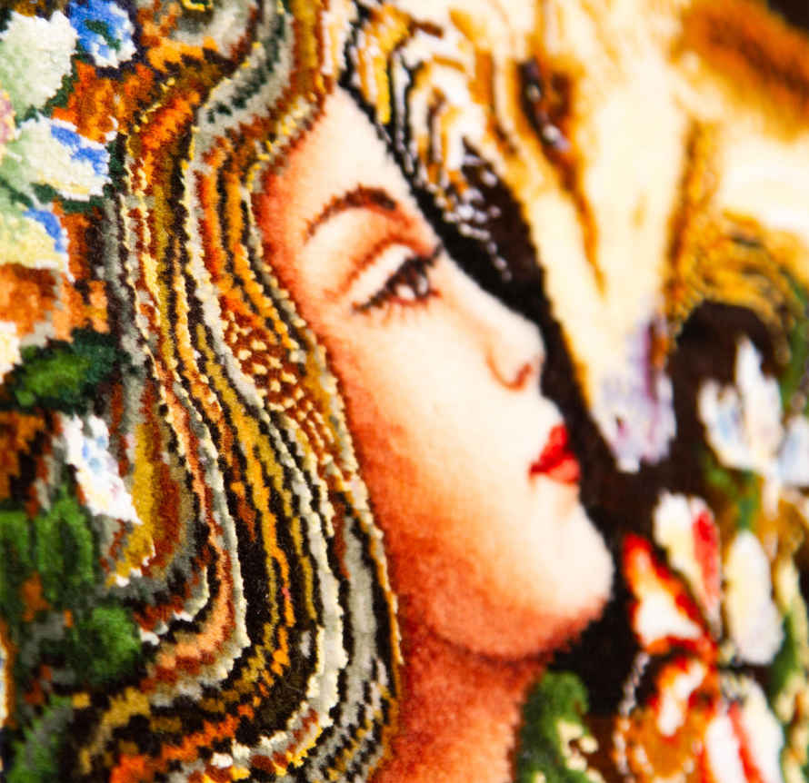 سجادة حائط إيرانية مصنوعة يدوياً من تبريز تصوّر فسيفساء اللطف