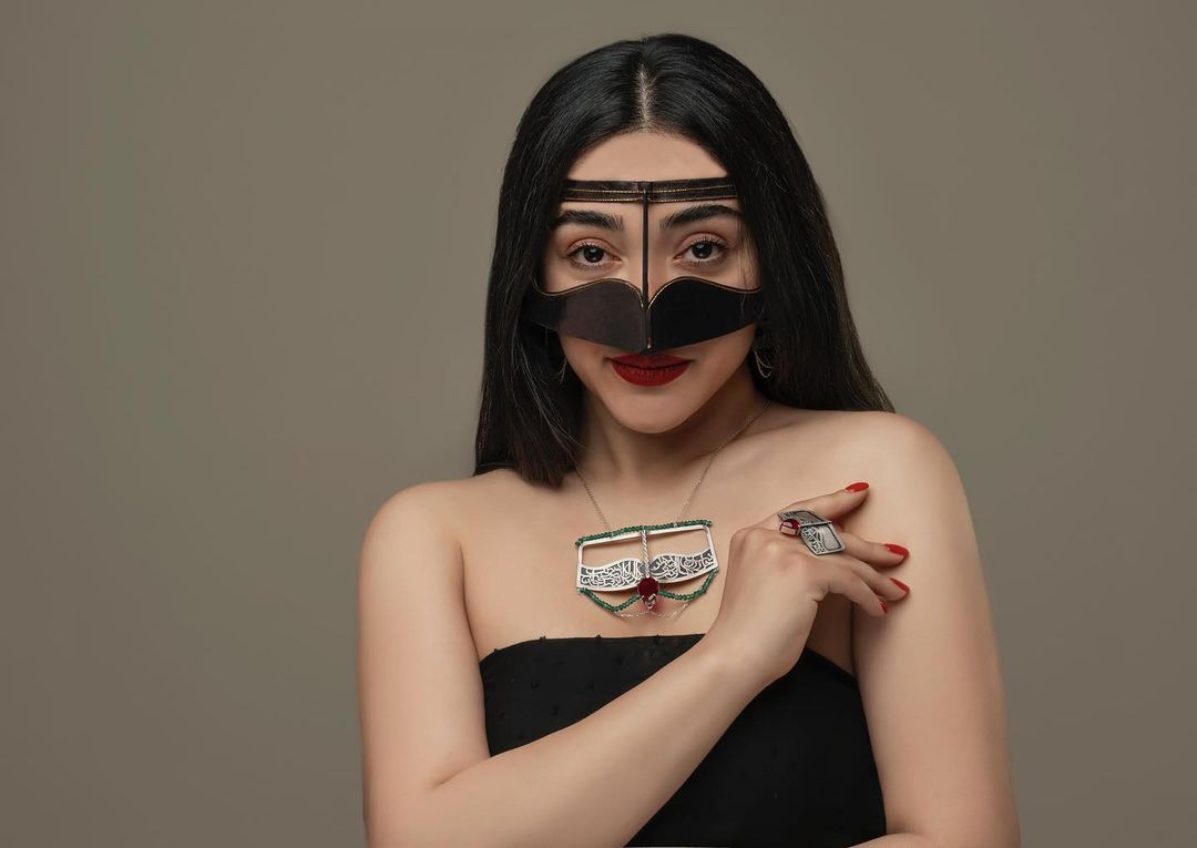 البرقع الخليجي يدوية الصنع – رمادي