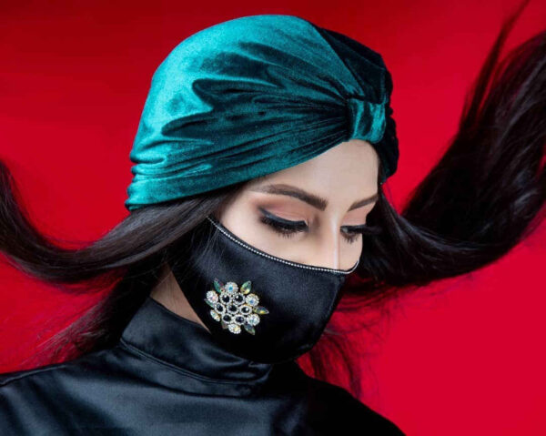 قناع وجه مزخرف يدويًا للنساء