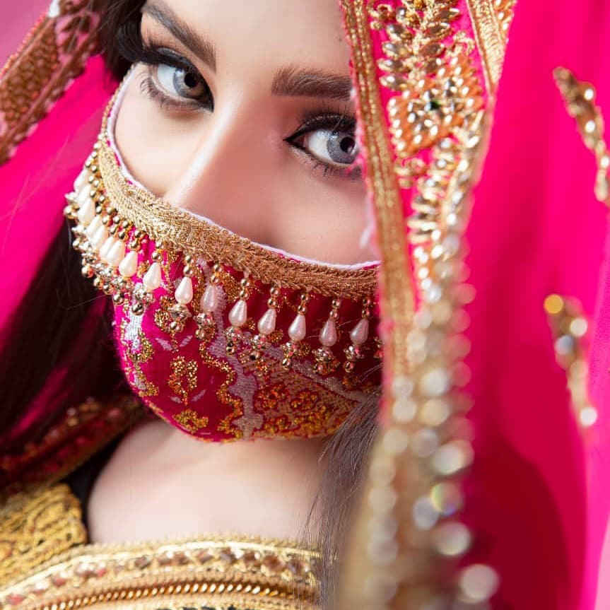 قناع وجه مزخرف يدويًا للأزياء للنساء – نموذج نغين