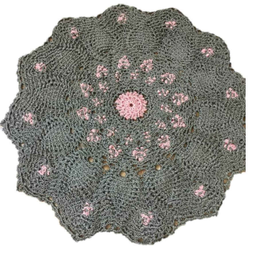 سجادة أرضية مكرامية مصنوعة يدويًا من بوهو – تصميم جينا