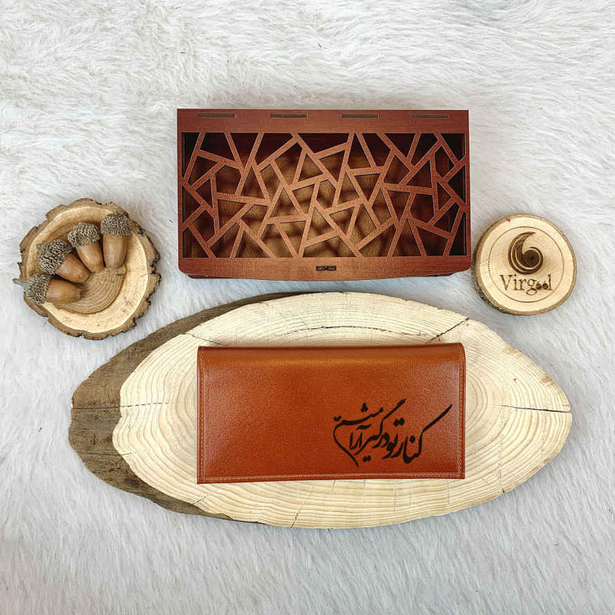 محفظة جلد إيرانية طويلة بتصميم الخط العربي