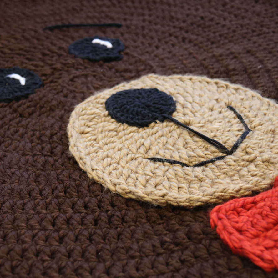 سجادة أرضية مكرامية مصنوعة يدويًا من بوهو – تصميم الدب