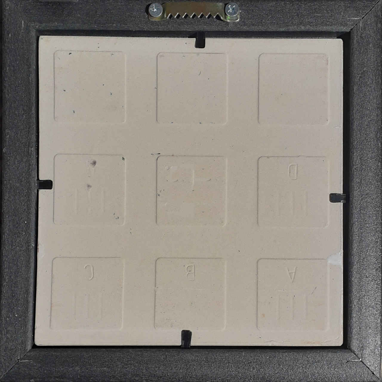 بلاط إيراني مزخرف بإطار – نمط الخط: نفس باد صبا