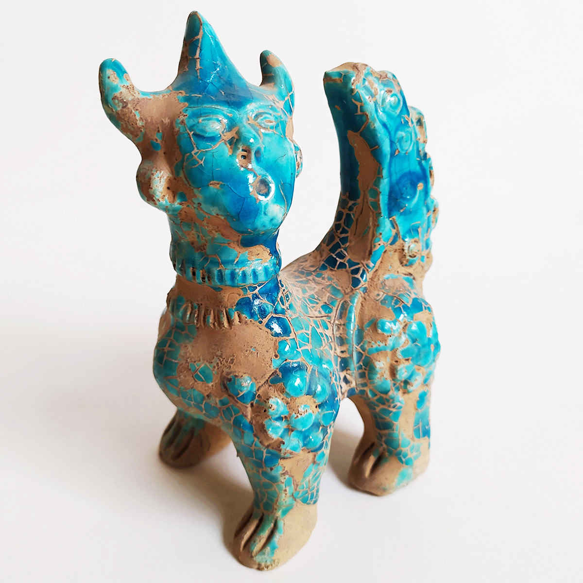 تمثال تاريخي رمز حارس أتروباتي الإيراني القديم