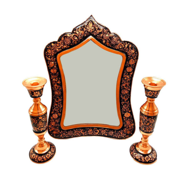 مجموعة إطار مرآة وشمعدانات نحاسية إيرانية منقوشة – قلم زني
