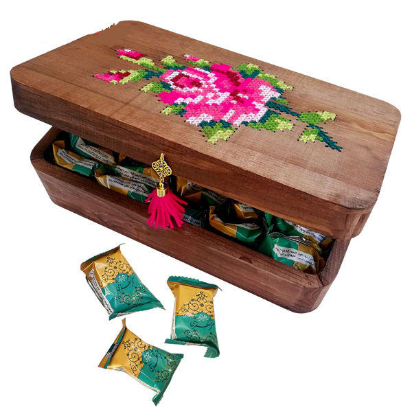 مظفري من السما: 40% فستق – نوجا مع ماء الورد الحلوة