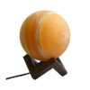 مصباح ملح إيراني حقيقي بشكل كرة مصنوع يدويًا بقاعدة خشبية نموذج آراز