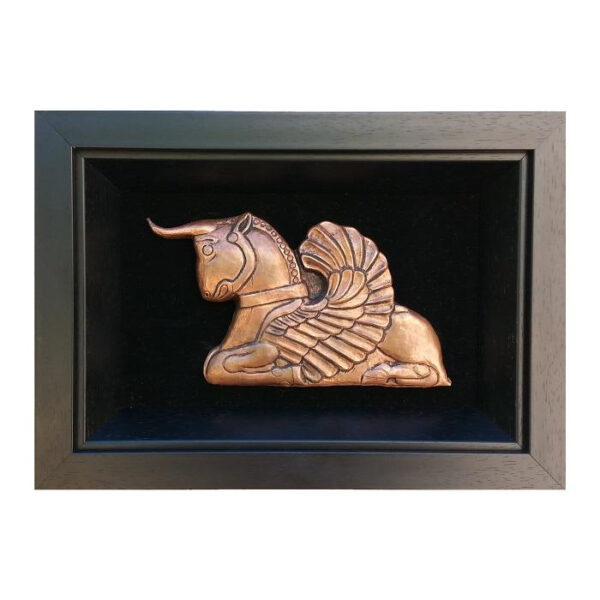 لوحة من النحاس محفورة إيرانية مؤطرة للحصان ذو القرون القديم