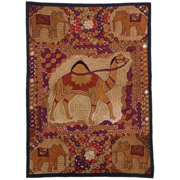 سجادة طاولة مطرزة يدويًا، طراز غاب