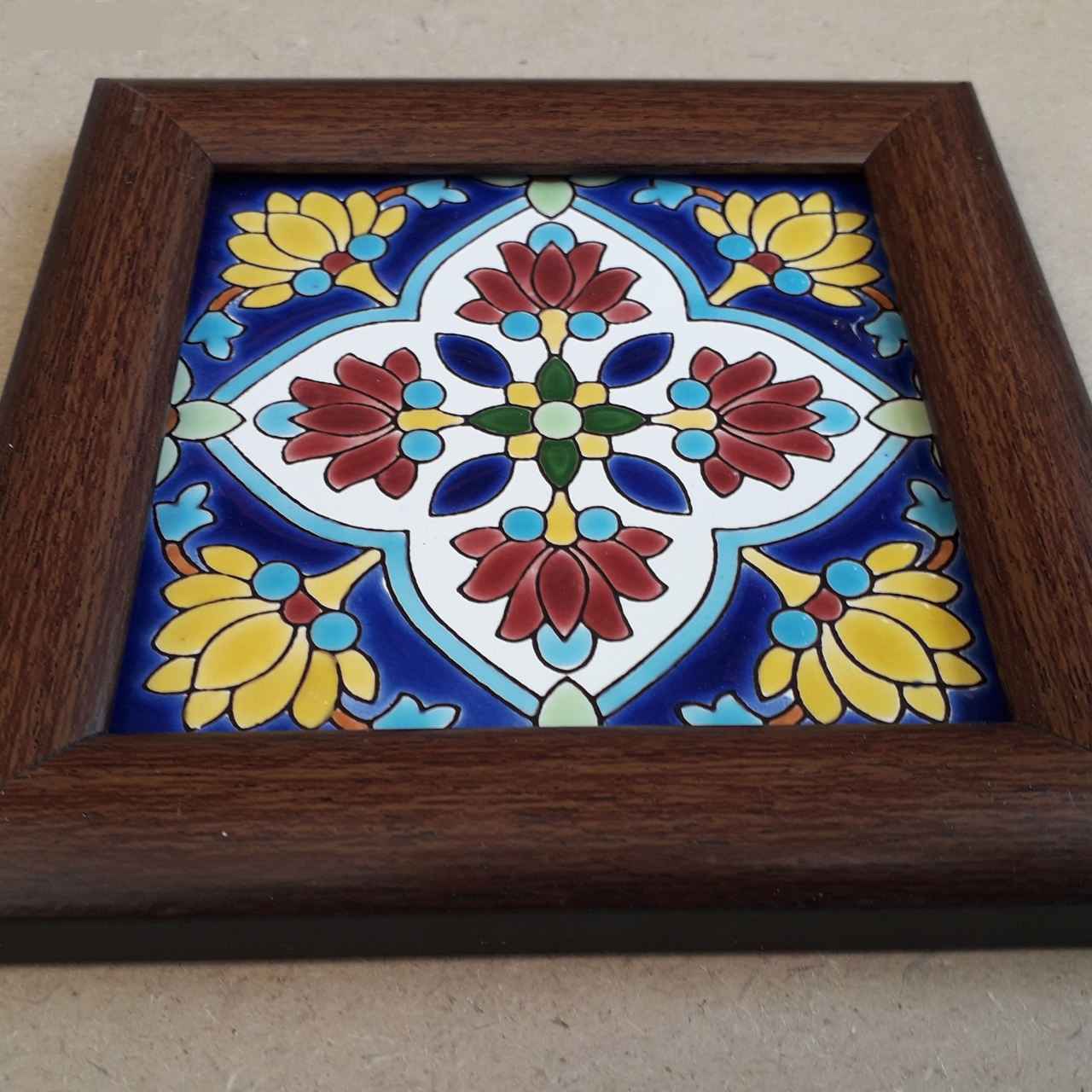 بلاط إيراني مزخرف بإطار – قوس قزح