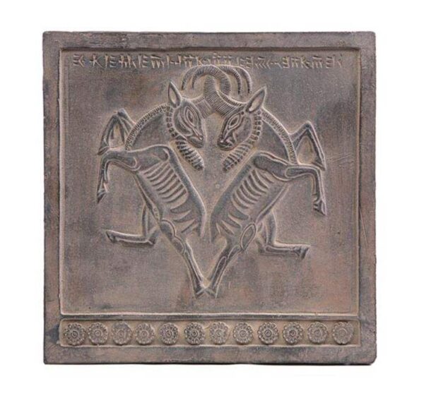 نسخة مقلدة لنقش الماعز الجبلي مستوحاة من الإيرانيين القدماء