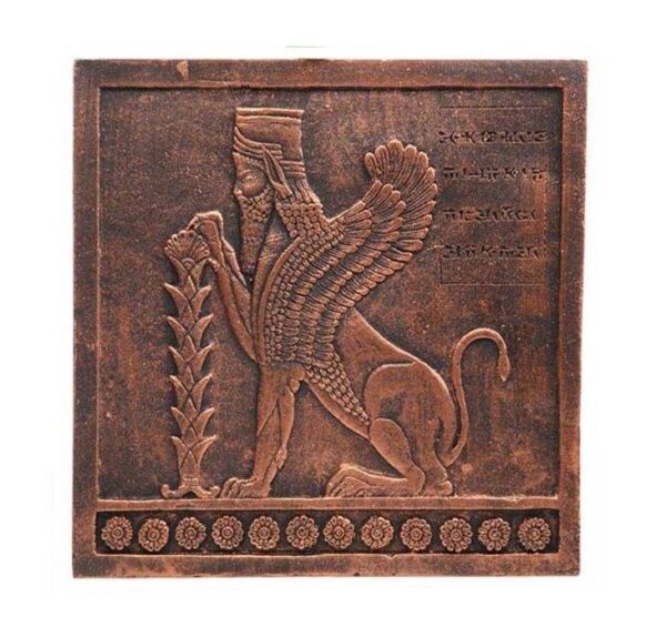 نسخة مقلدة لنقش الأسد المجنح مستوحاة من الإيرانيين القدماء