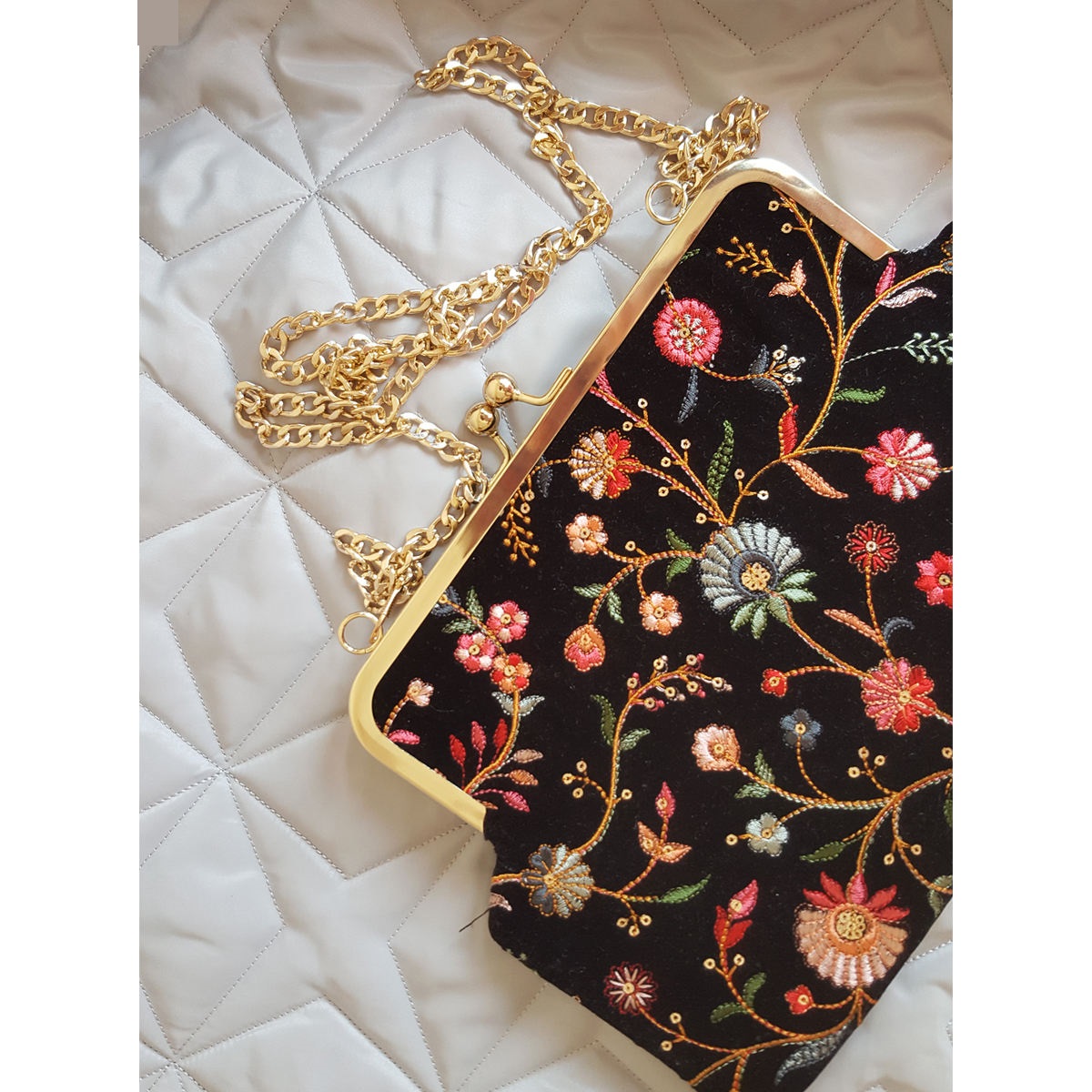 حقيبة يد صغيرة مطرزة بتصميم زهور معقد – ماجنوليا