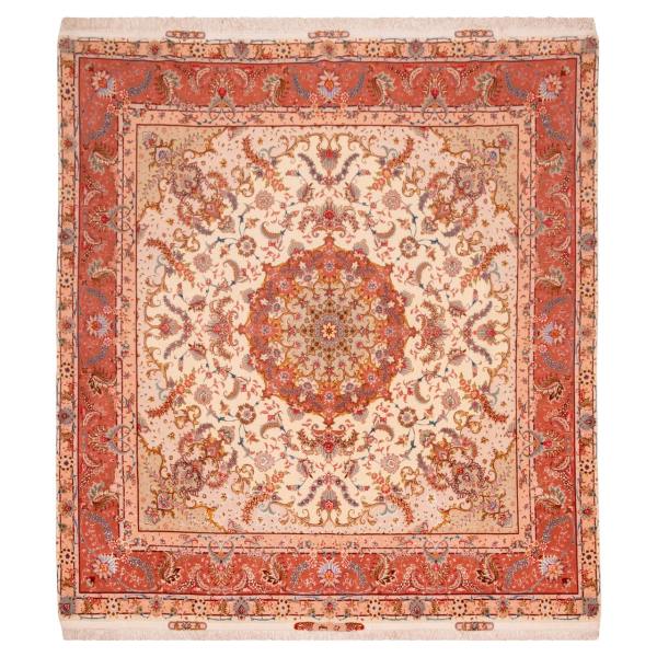 سجادة إيرانية من مزيج الحرير والصوف معقودة يدويًا بتصميم ميدالية – تبريز