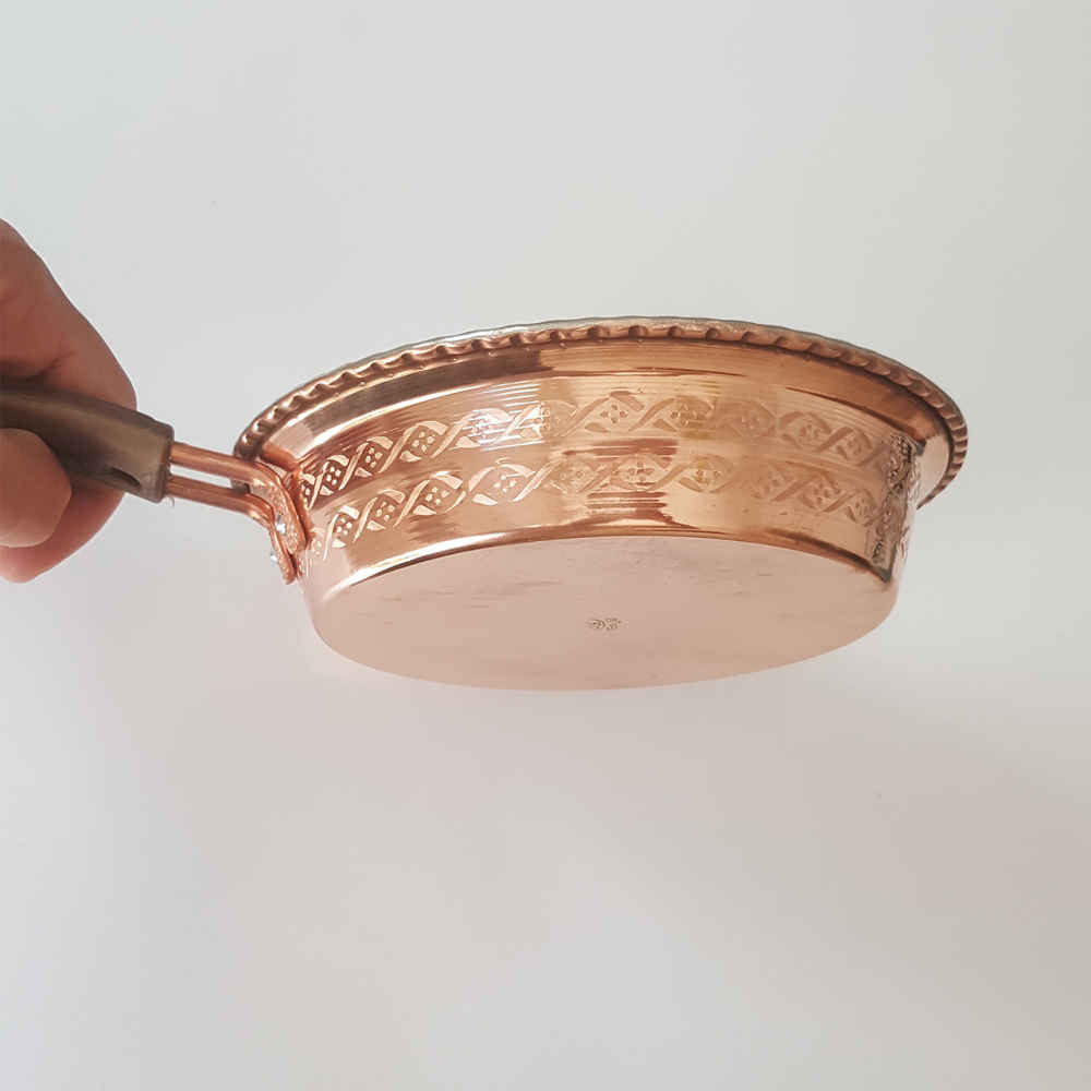 مقلاة نحاسية إيرانية مصنوعة يدويًا – تصميم عباسي