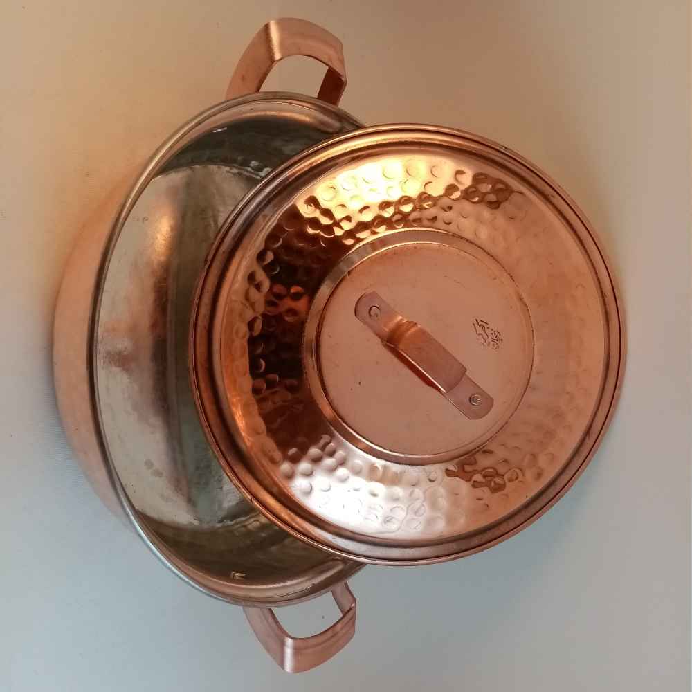 مقلاة نحاس إيرانية مع غطاء مصنوعة يدوياً بأسلوب فراز