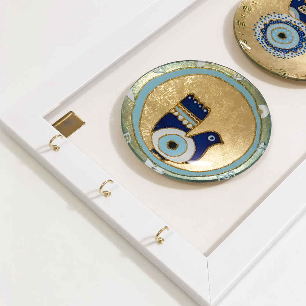 حامل مفاتيح جداري خشبي مزخرف بتصميم عين الحسد